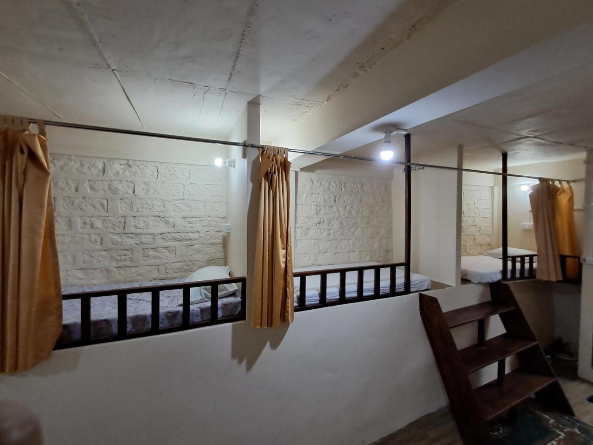 Dormitories/Hosteller, Giftland Homestay Āīzawl Buitenkant foto